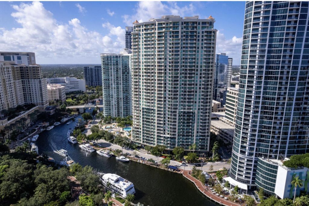 601 SE 5th Court, Unit 102, Fort Lauderdale, FL 33301 Photo