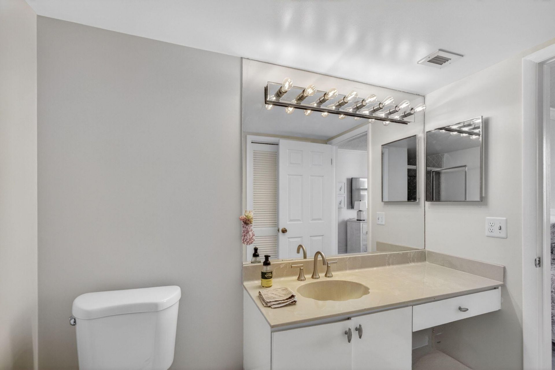 1801 S Flagler Drive, Unit 1104, West Palm Beach, FL 33401 Photo
