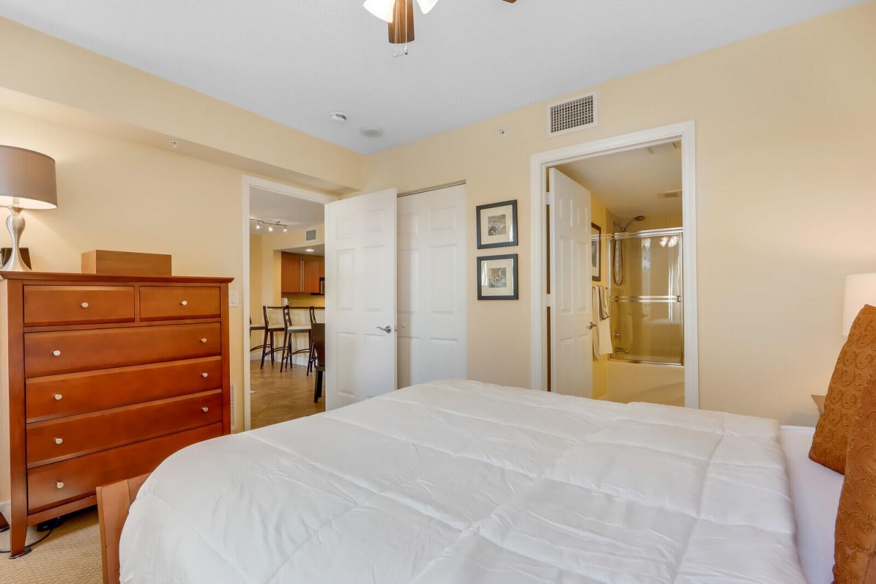 610 Clematis Street, Unit Apt 217, West Palm Beach, FL 33401 Photo