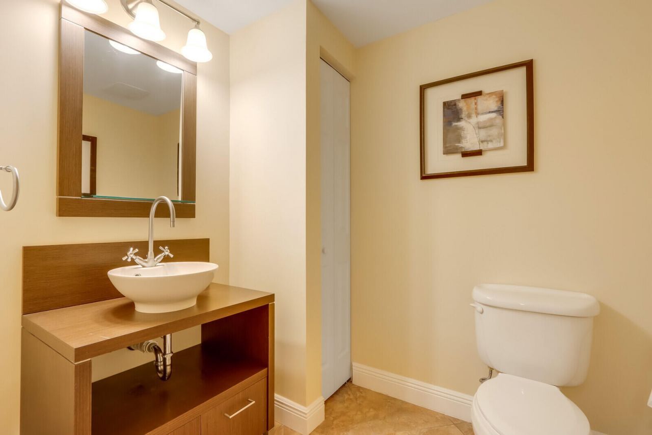610 Clematis Street, Unit Apt 217, West Palm Beach, FL 33401 Photo