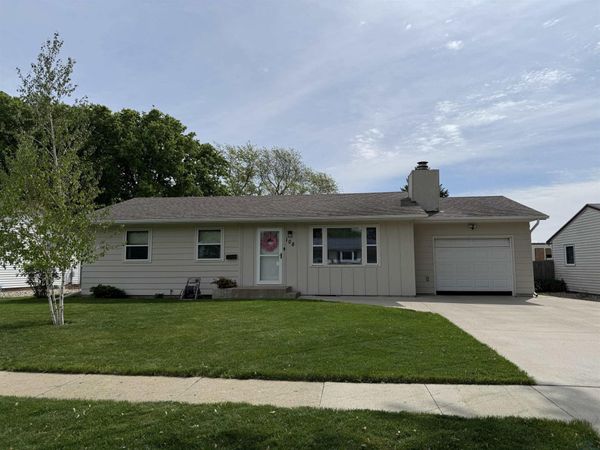 108 Catalina Ave., Vermillion, SD 57069