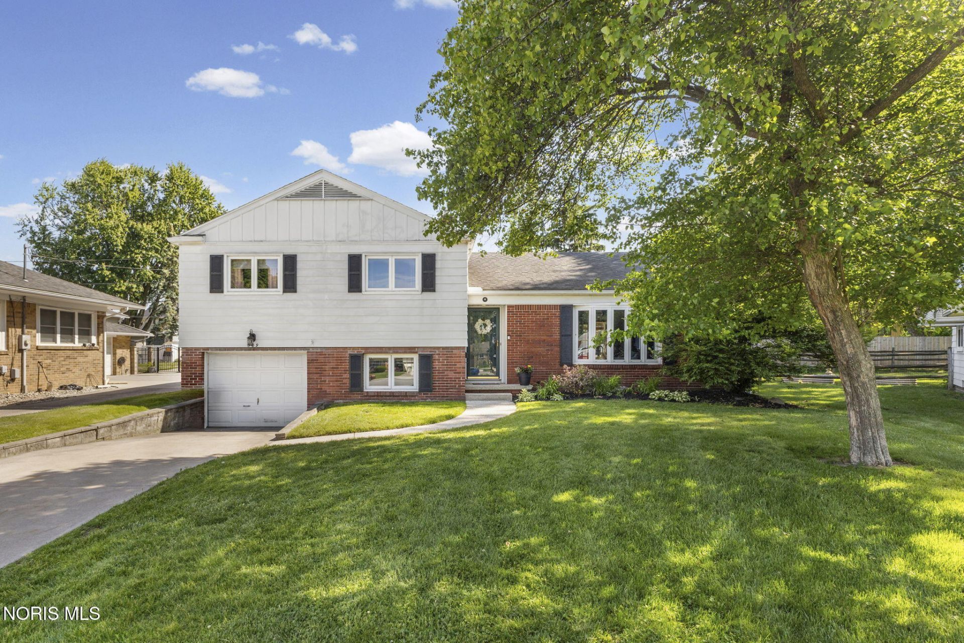309 Hawthorne Lane, Rossford, OH 43460 Main Photo