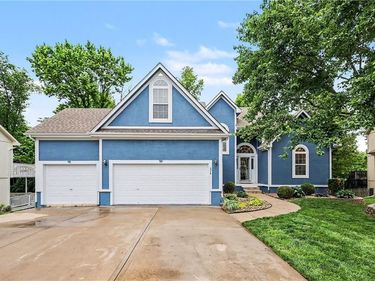 524 NE Garnet Lane, Lee's Summit, MO 64064
