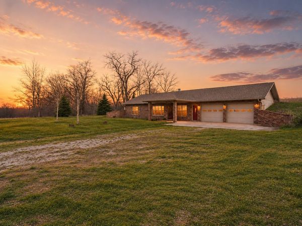 6663 110th Street, Eddyville, IA 52553