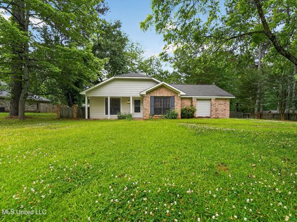 4252 Oak Lake Drive, Jackson, MS 39212