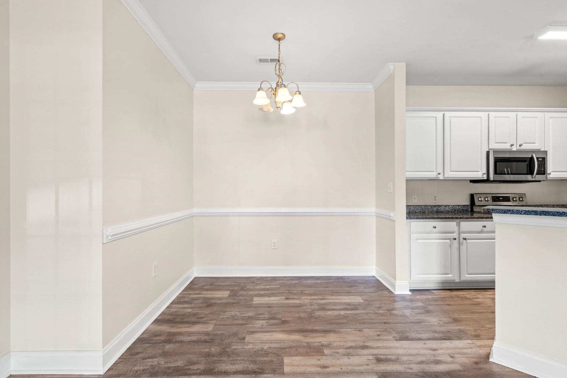 2057 Silvercrest Dr.  Photo 10