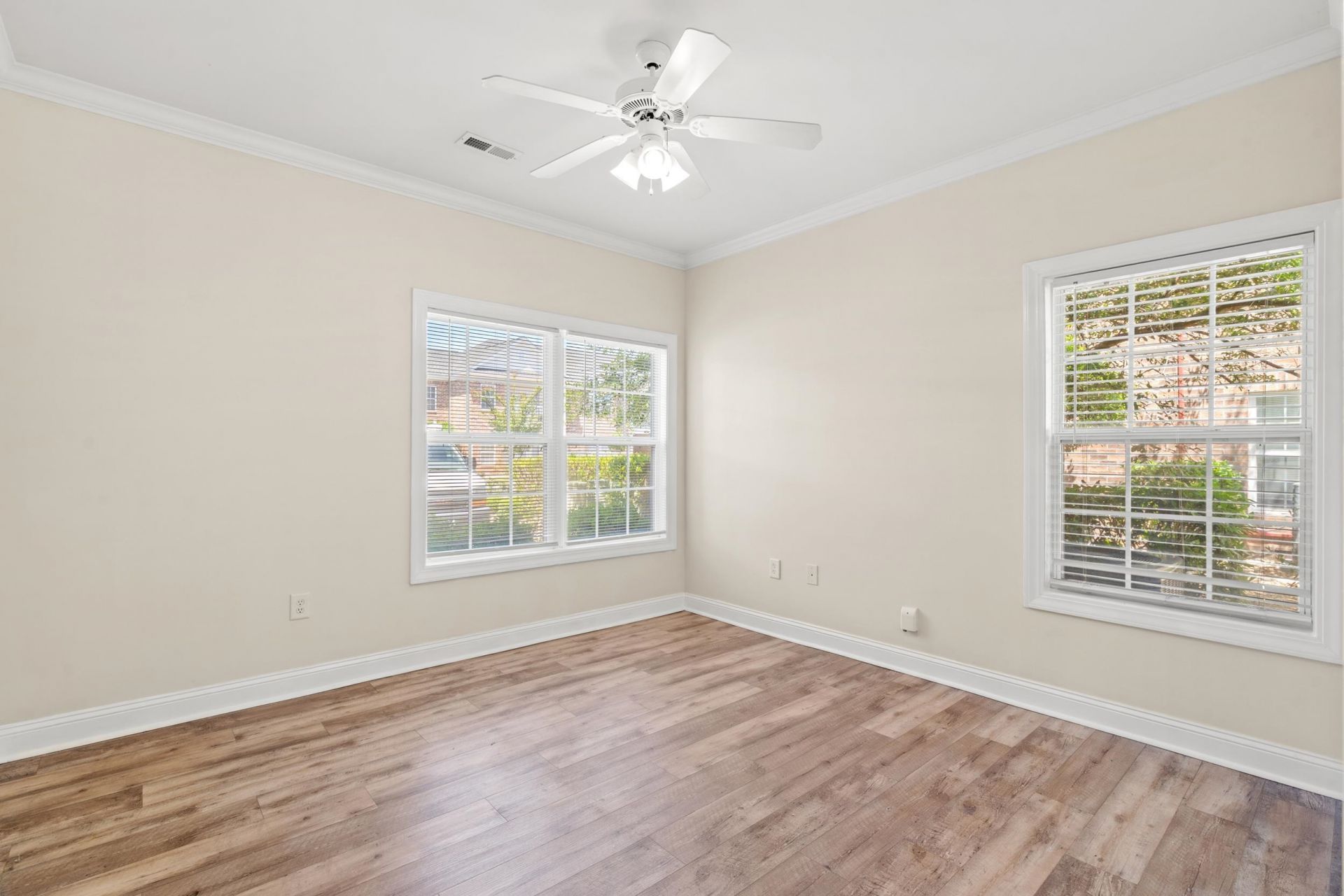 2057 Silvercrest Dr.  Photo 12