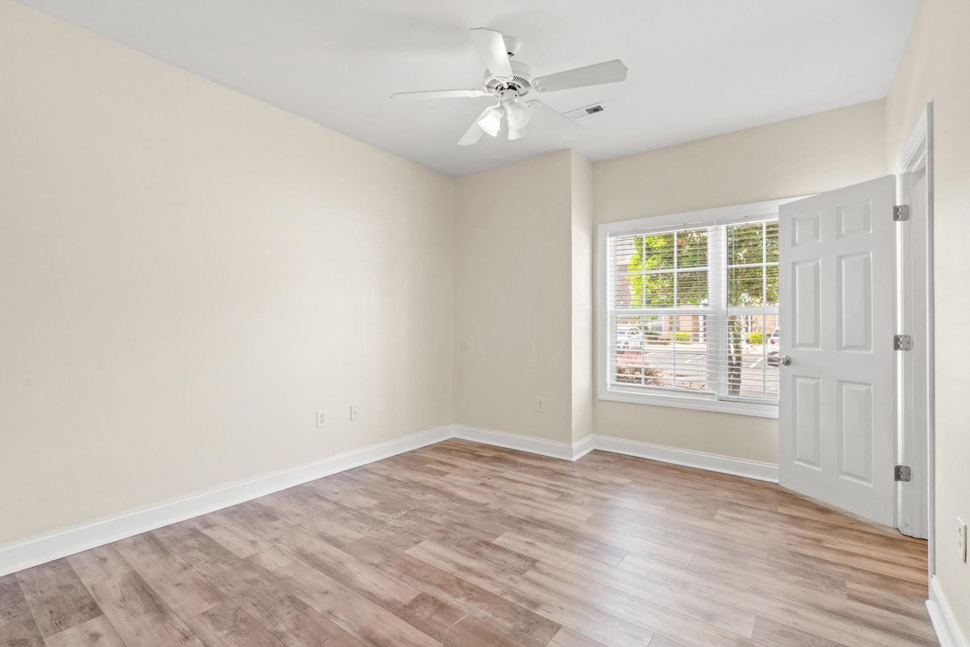 2057 Silvercrest Dr.  Photo 15