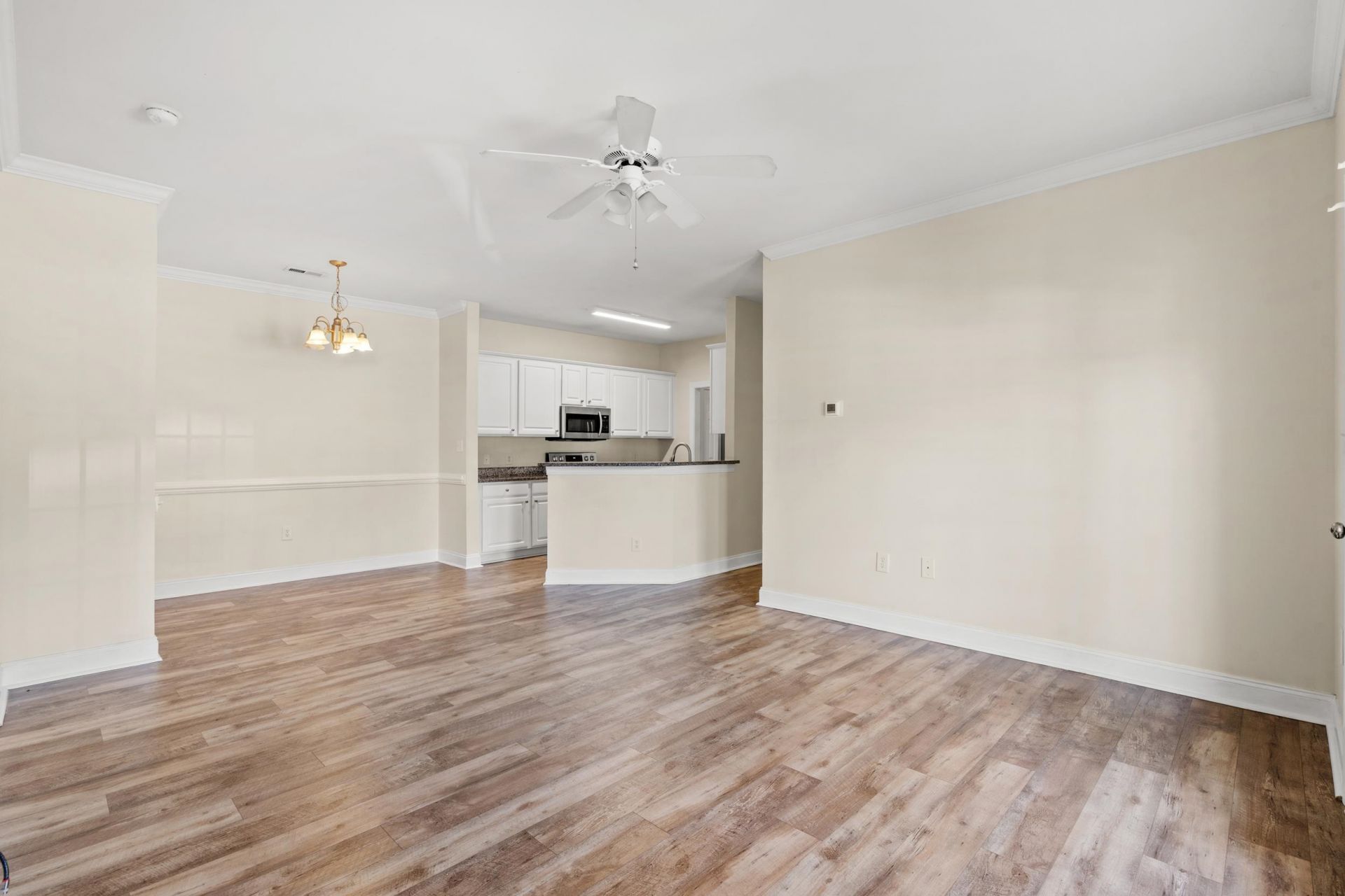 2057 Silvercrest Dr.  Photo 5