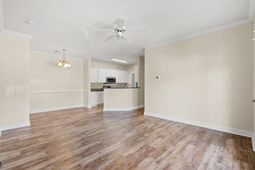2057 Silvercrest Dr.  photo 4