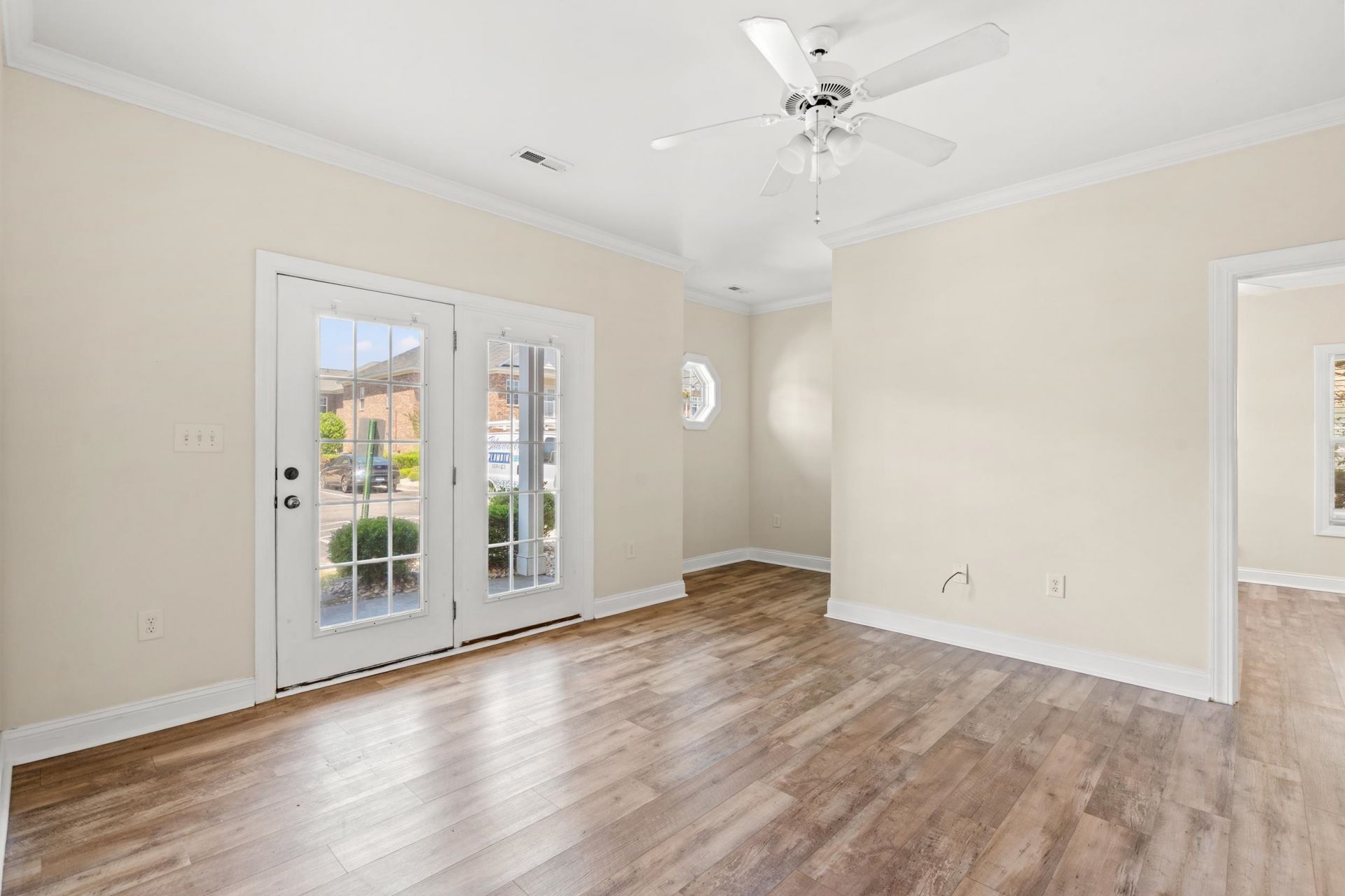 2057 Silvercrest Dr.  Photo 6