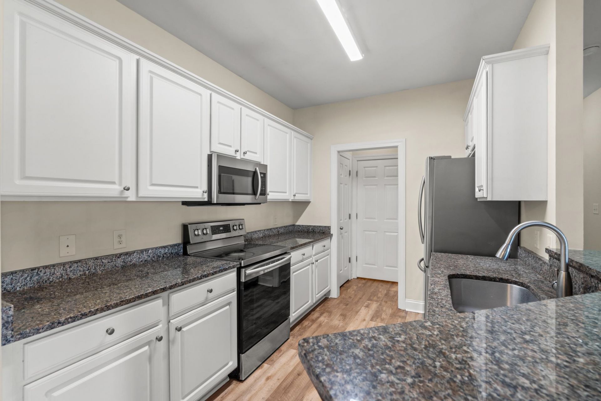 2057 Silvercrest Dr.  Photo 7