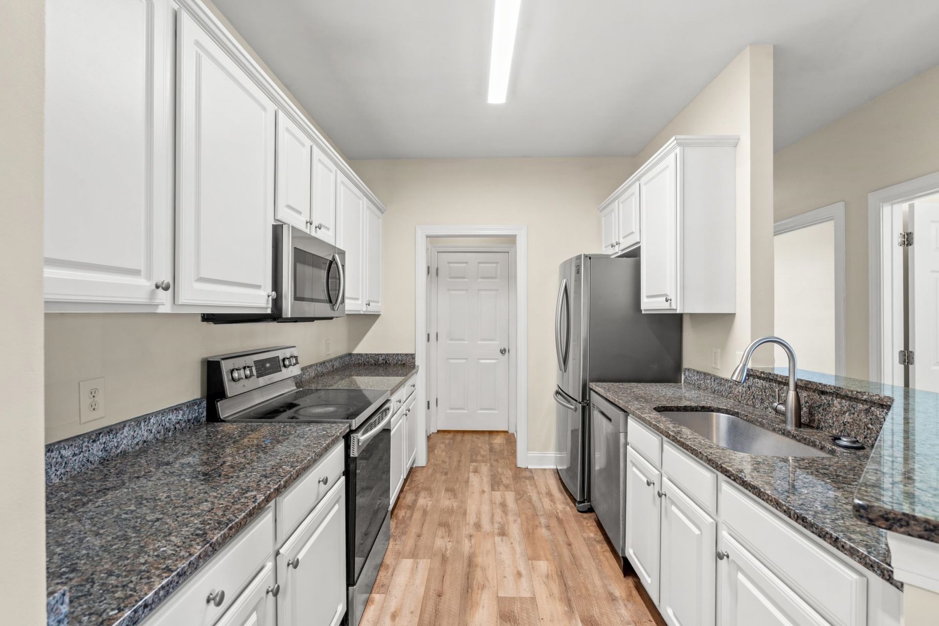 2057 Silvercrest Dr.  Photo 8