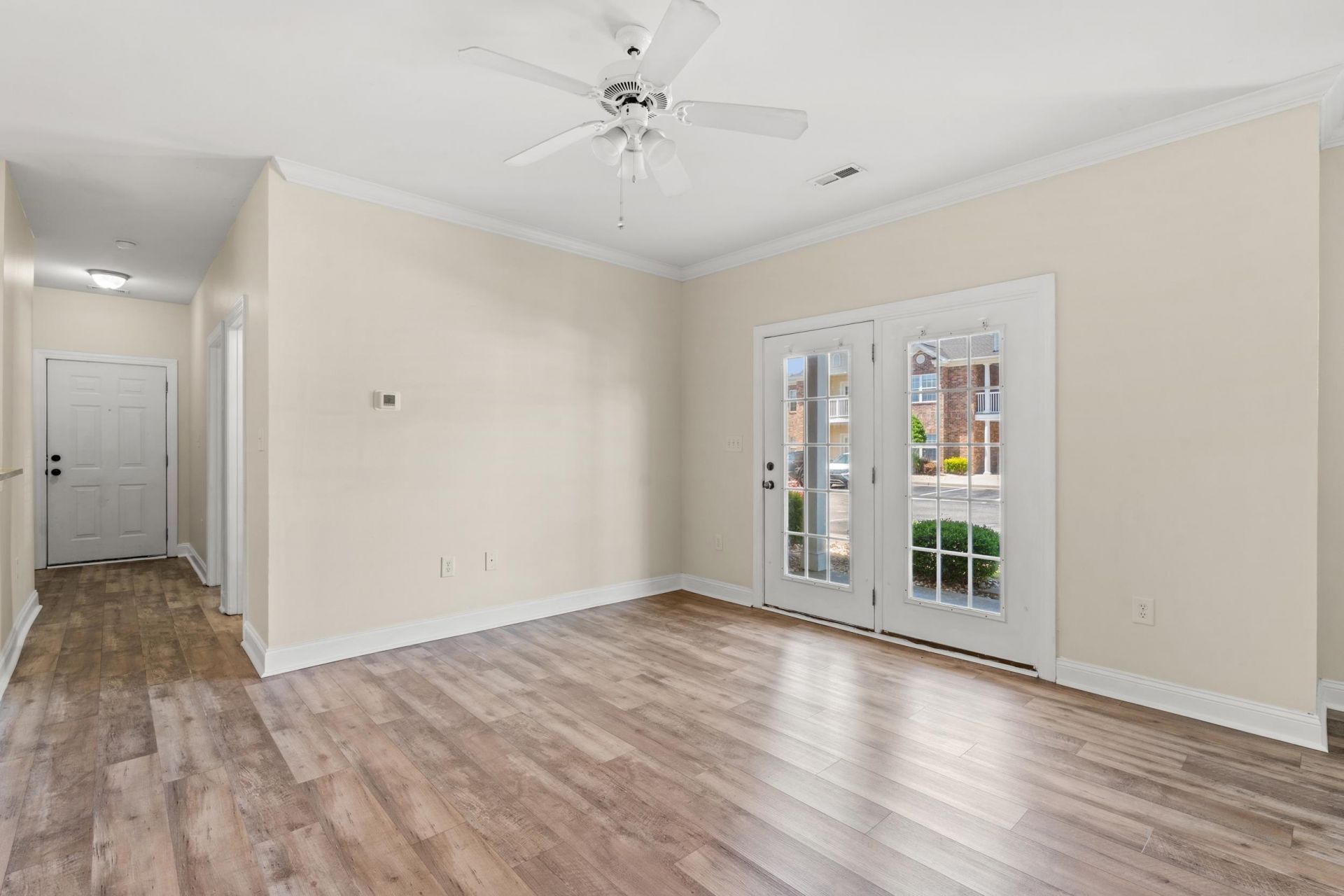 2057 Silvercrest Dr.  Photo 9