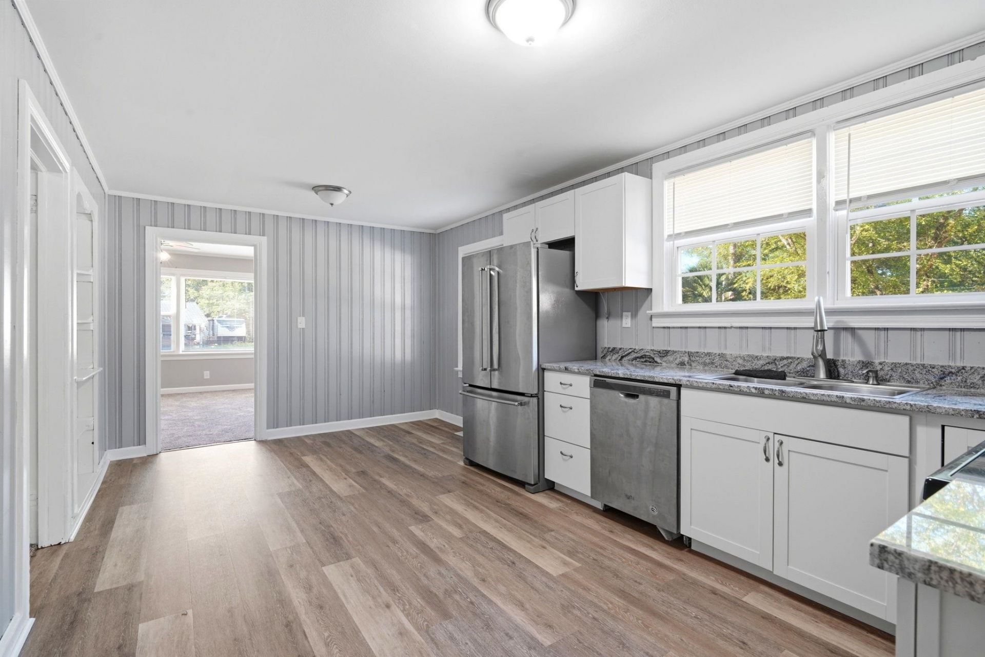 2618 Rion St. Photo 30