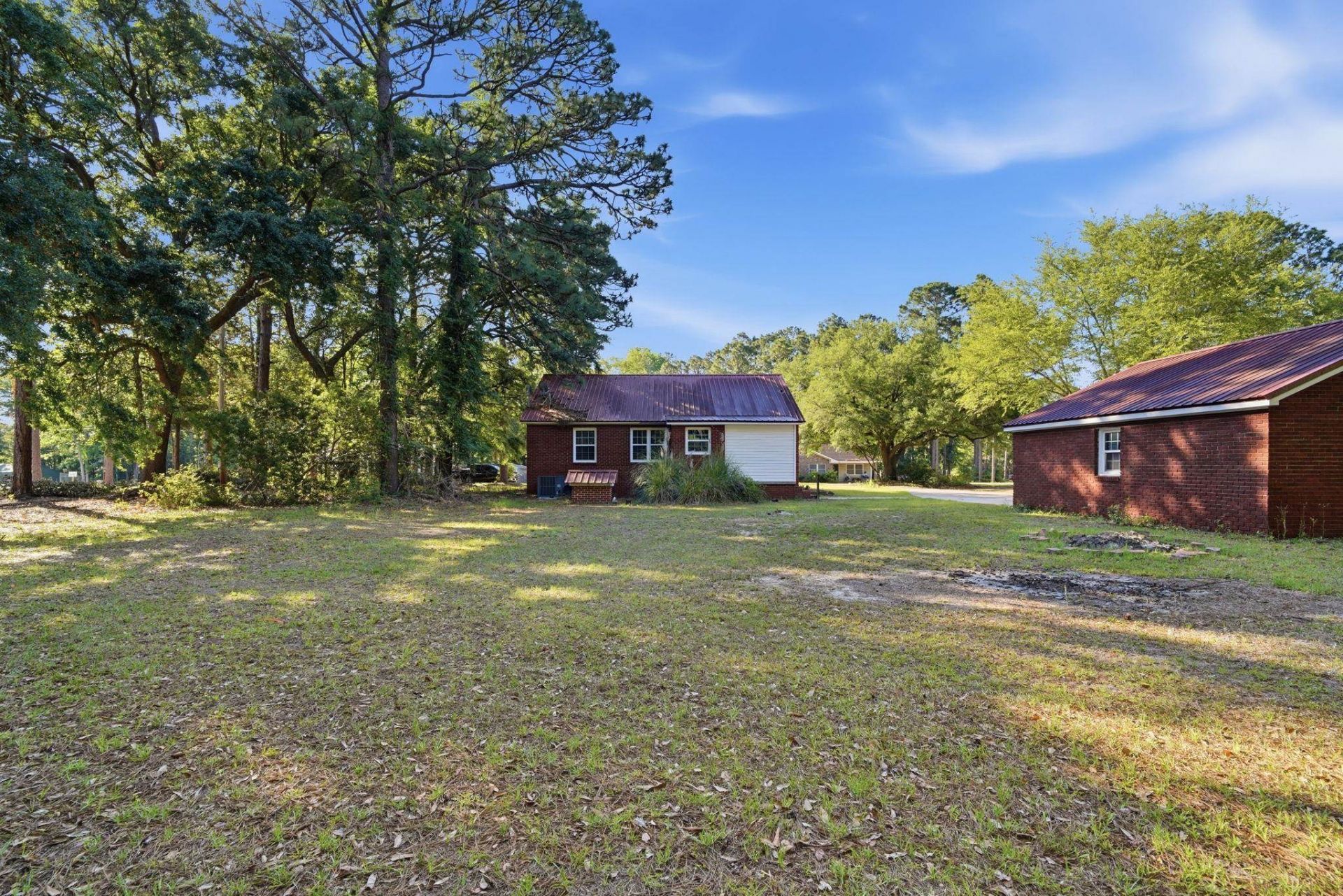 2618 Rion St. Photo 4