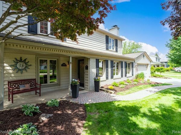 29090 Kendallwood Drive, Farmington Hills, MI 48334