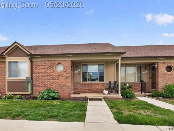 17207 Kingsbrooke Drive, Clinton Twp, MI 48038