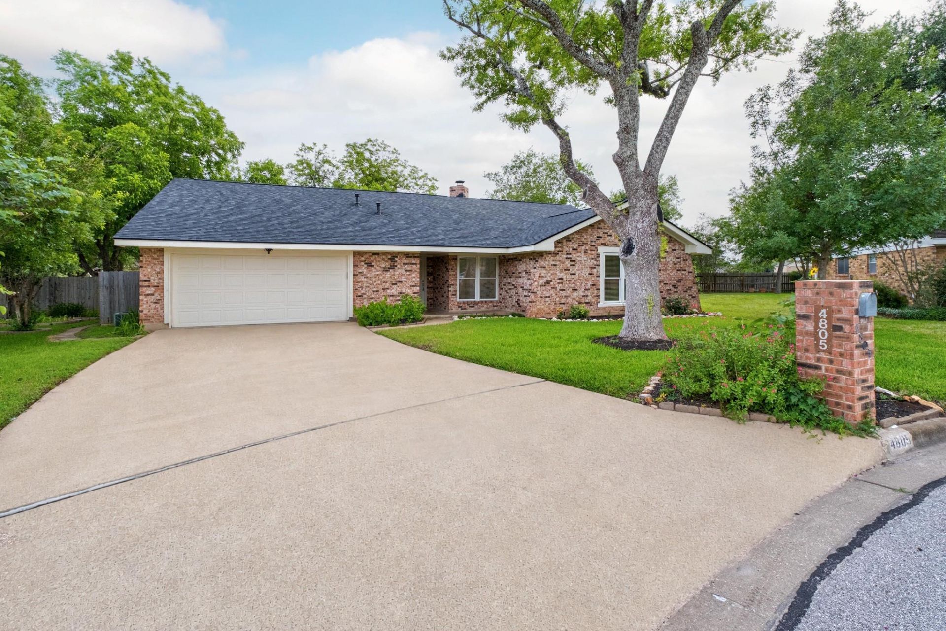 4805 Midoak Cir, Austin, TX 78749 Main Photo