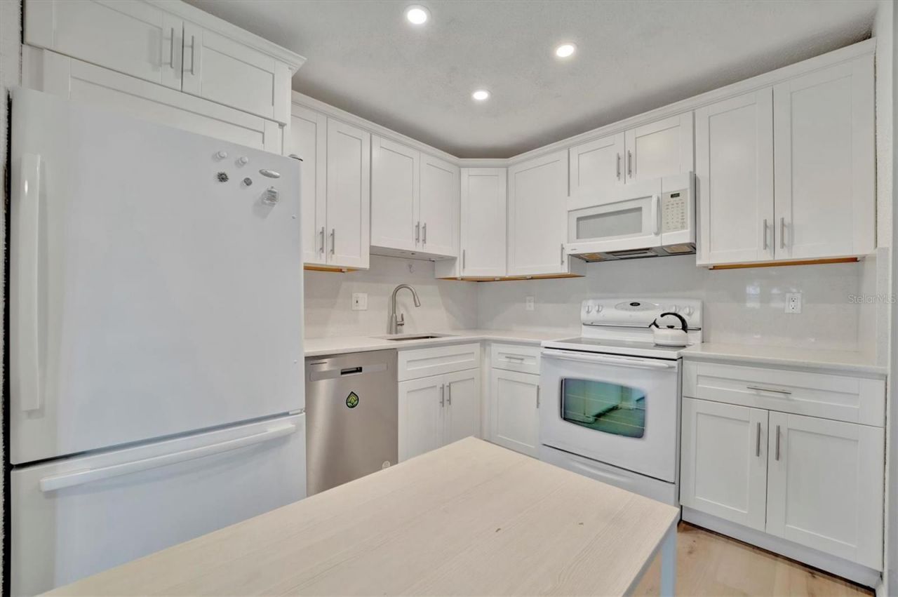 4105 35th Avenue W, Unit 3, Bradenton, FL 34205 Photo