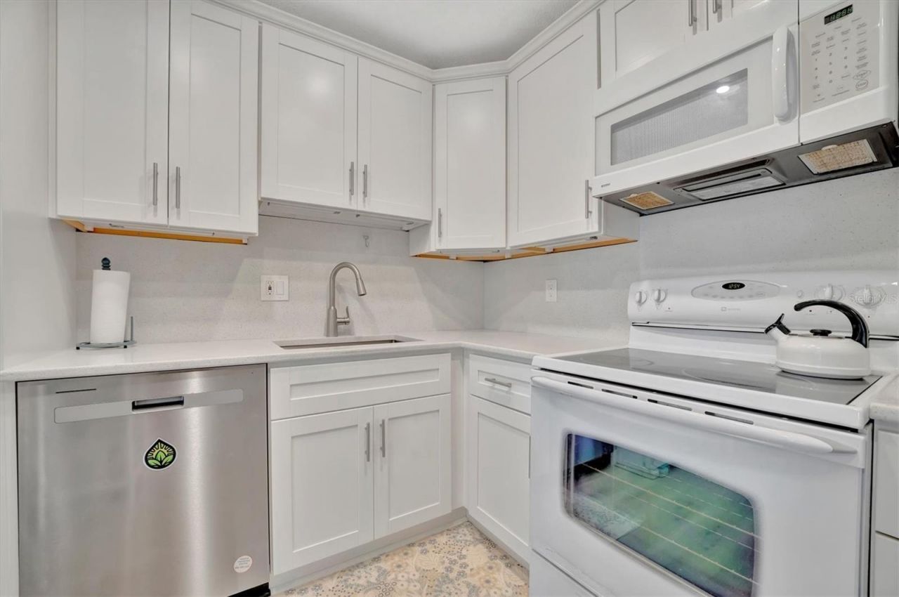 4105 35th Avenue W, Unit 3, Bradenton, FL 34205 Photo