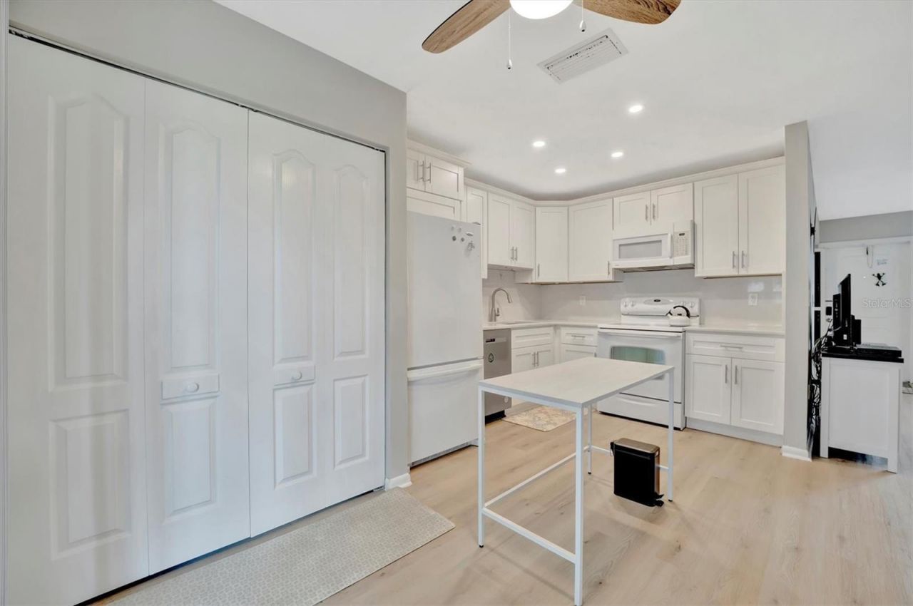 4105 35th Avenue W, Unit 3, Bradenton, FL 34205 Photo