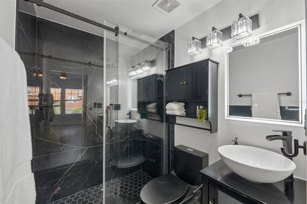 219 4th Avenue N, Unit 201, Saint Petersburg, FL 33701 Photo