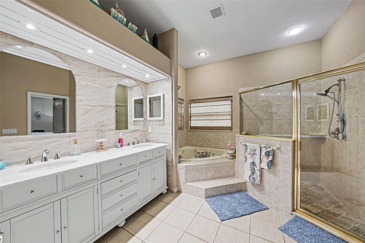 2305 Valrico Forest Drive, Valrico, FL 33594 Photo