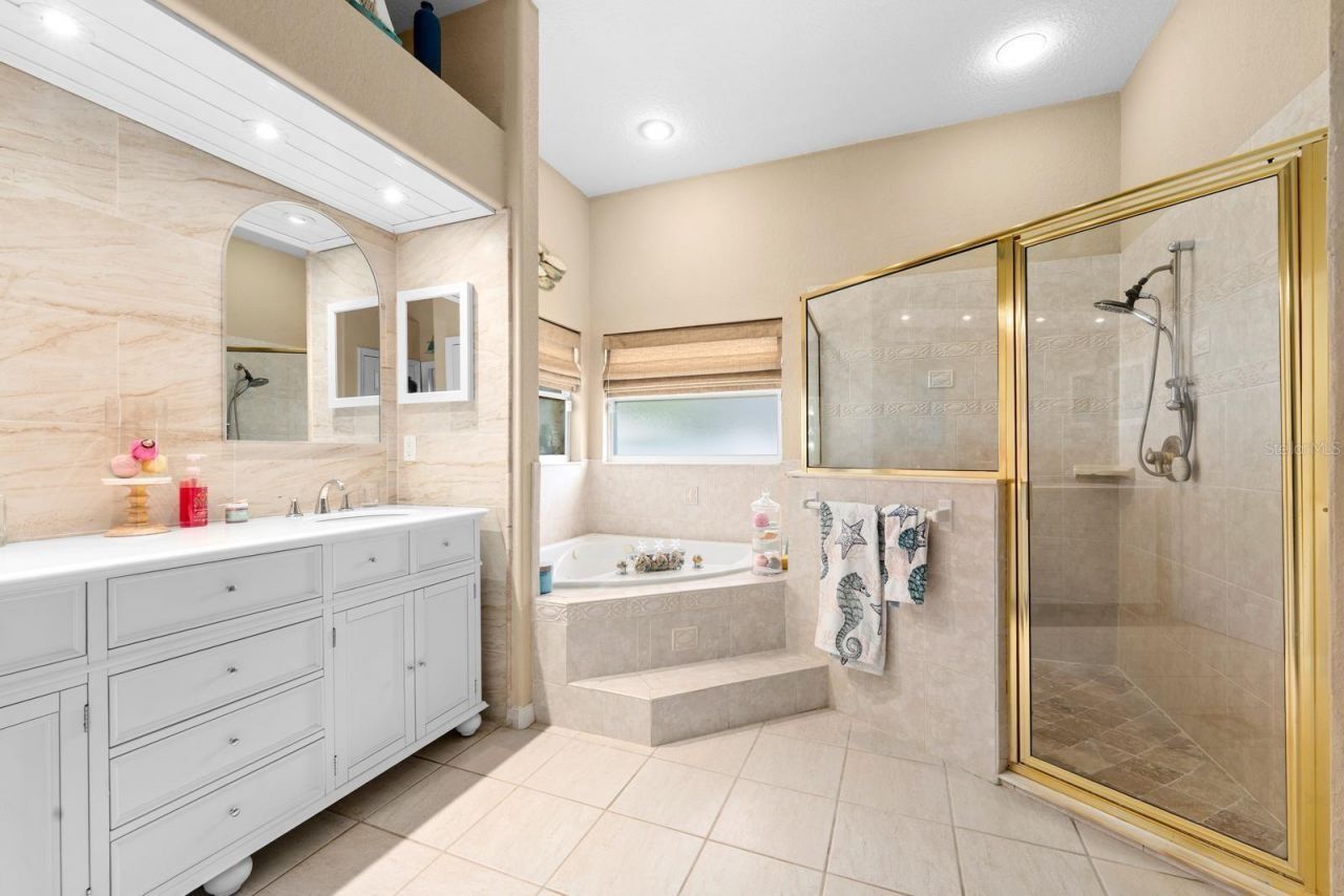 2305 Valrico Forest Drive, Valrico, FL 33594 Photo
