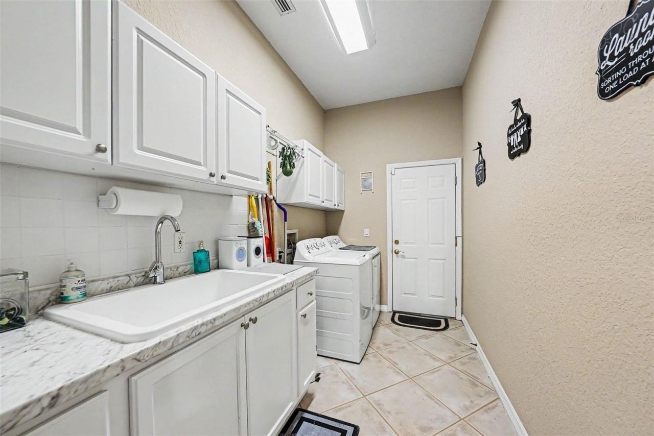 2305 Valrico Forest Drive, Valrico, FL 33594 Photo