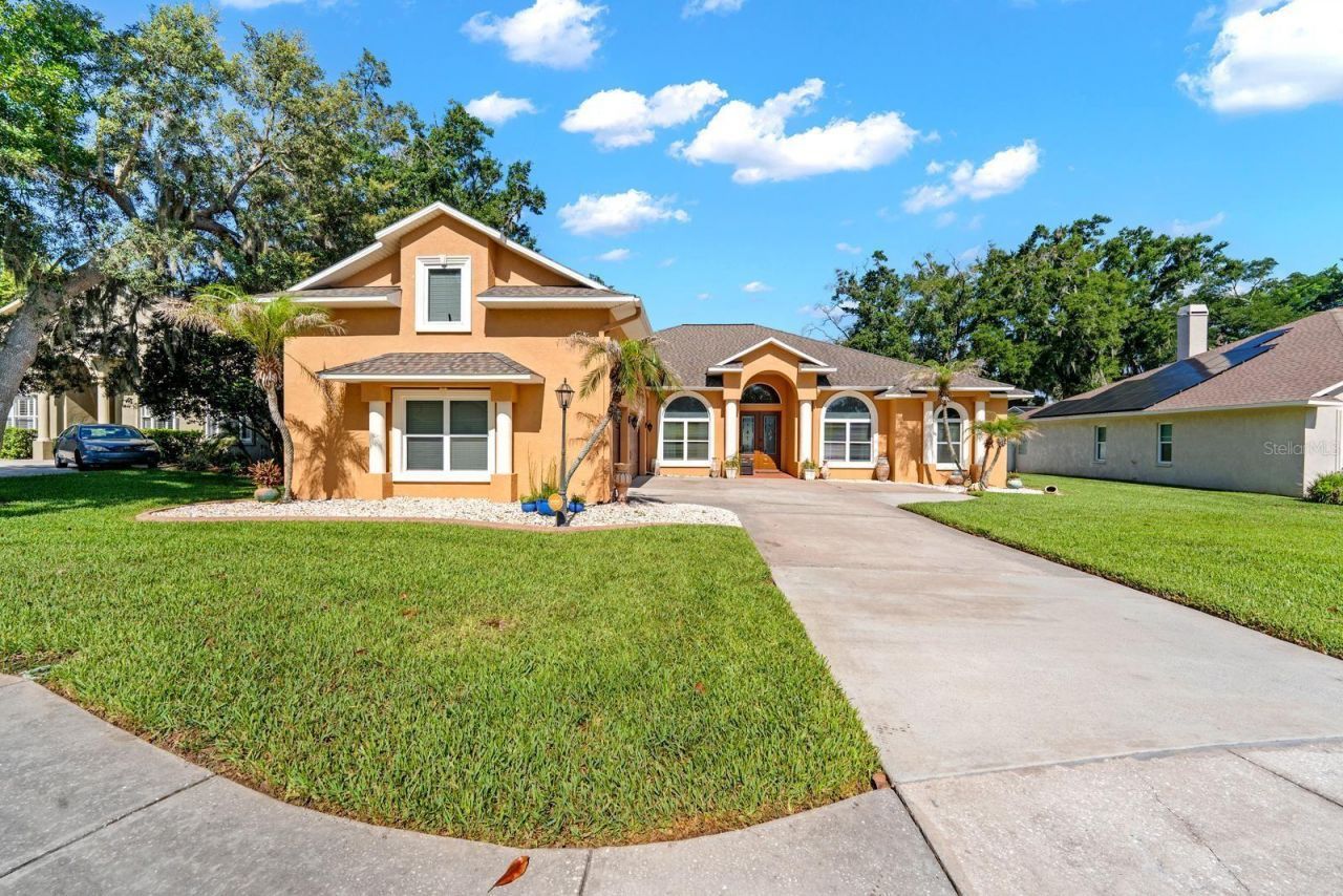 2305 Valrico Forest Drive, Valrico, FL 33594 Photo