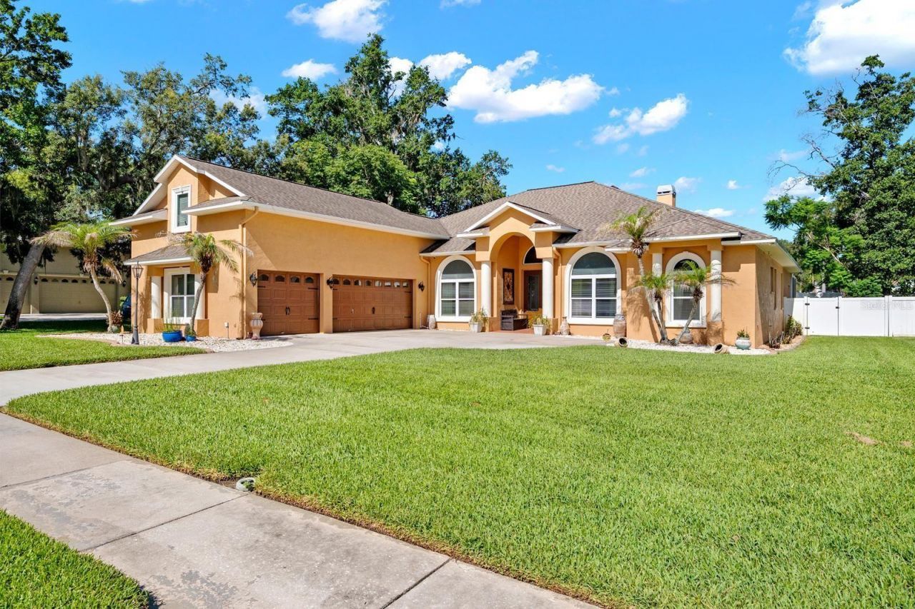 2305 Valrico Forest Drive, Valrico, FL 33594 Photo