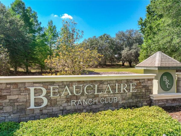 TROTTING HORSE LANE , TAVARES, FL 32778