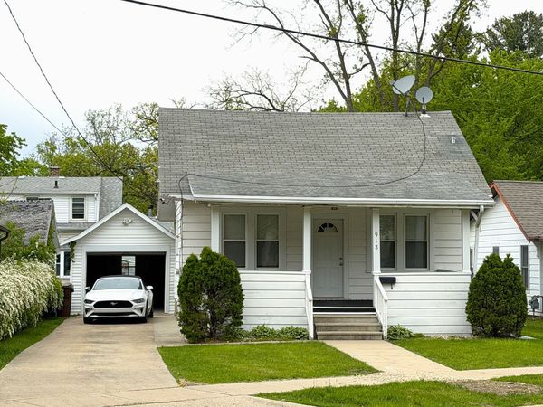 918 Blackhawk Blvd, South Beloit, IL 61080