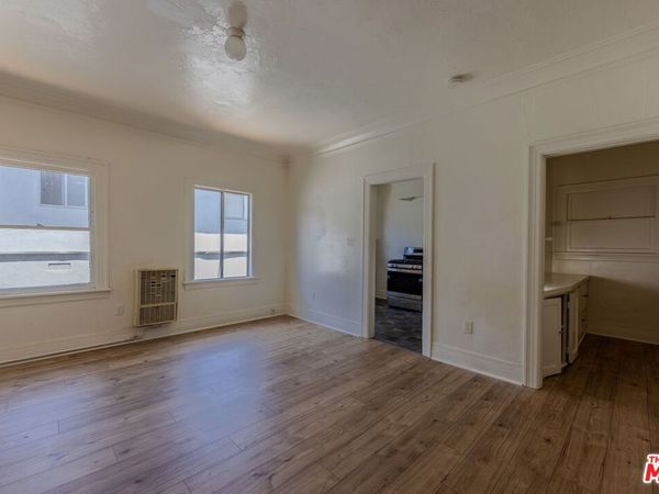 946 S Burlington Avenue, Unit 212, Los Angeles, CA 90006