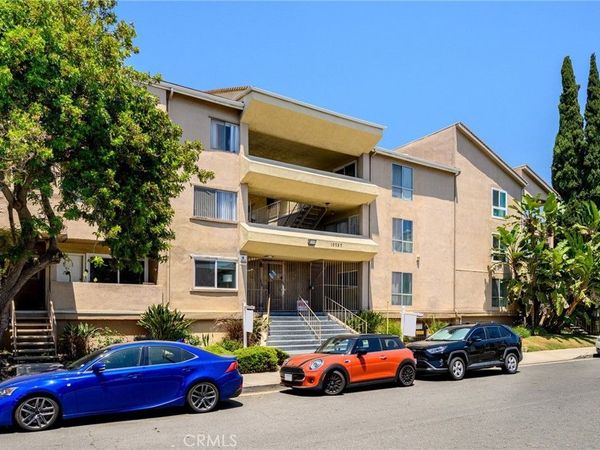 10757 Hortense Street, Unit 210, Toluca Lake, CA 91602