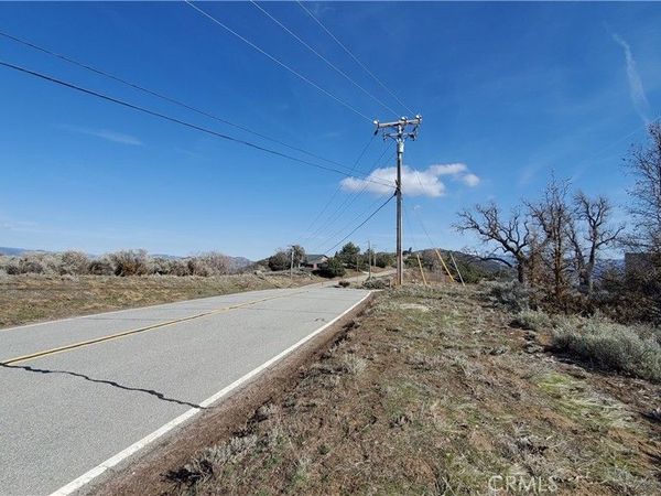 25041 Jacaranda Drive, Tehachapi, CA 93561