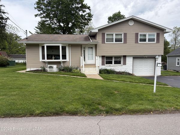 7 Warren Drive, Dallas, PA 18612