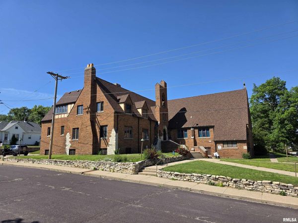 3201 NE MADISON Avenue, Peoria, IL 61603