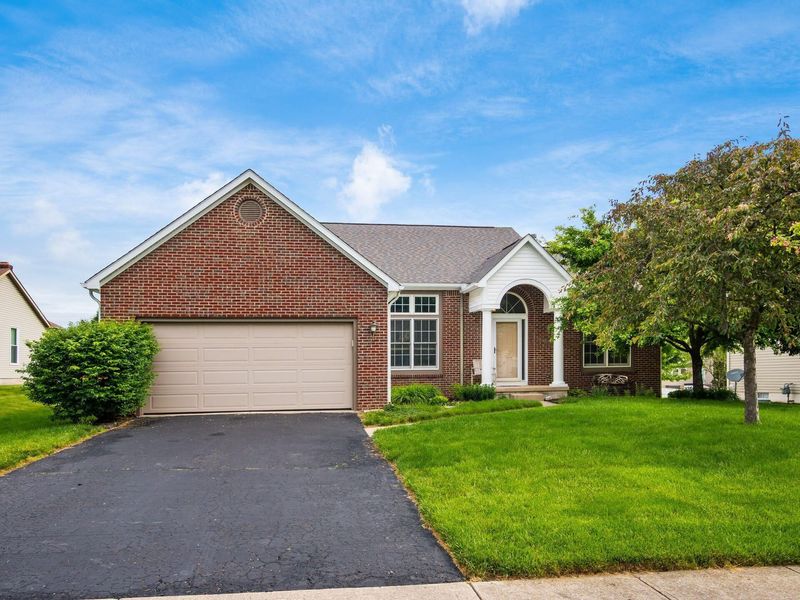 6536 Clay Court W, Canal Winchester, OH 43110 Photo 2