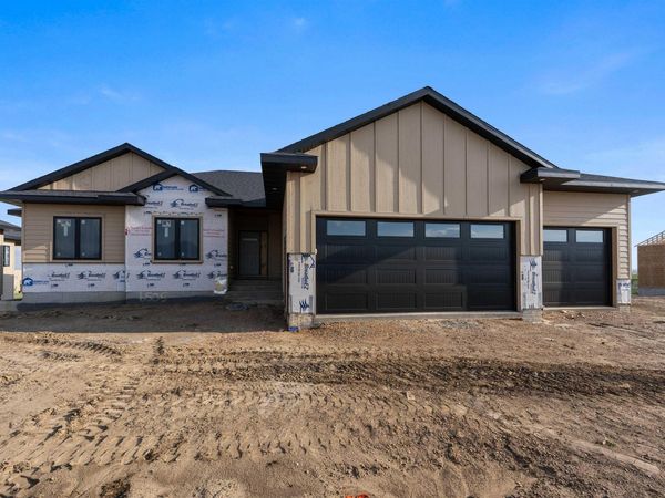 6505 E Fieldview St, Sioux Falls, SD 57110