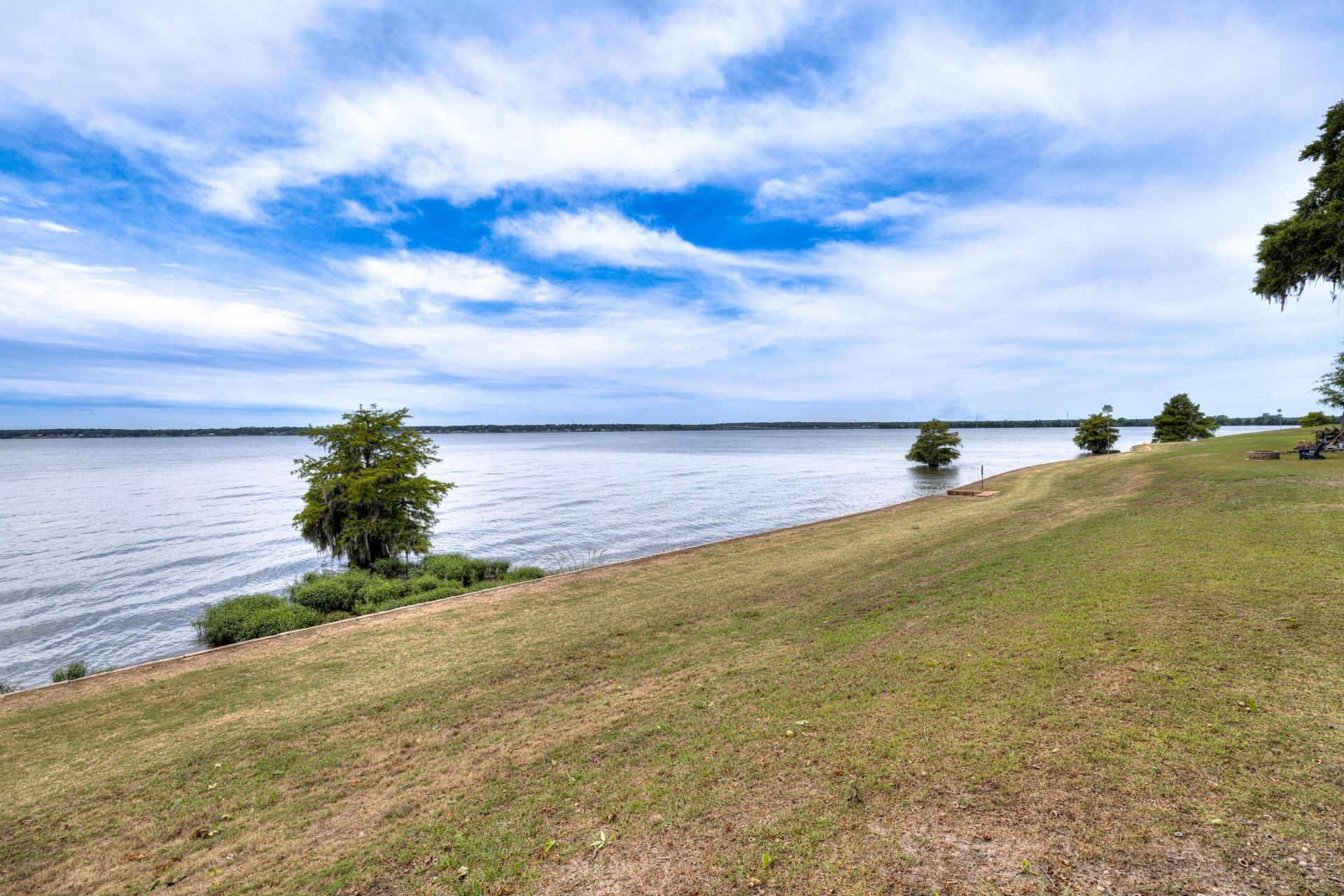 1184 Bridgeview Lane Photo 7