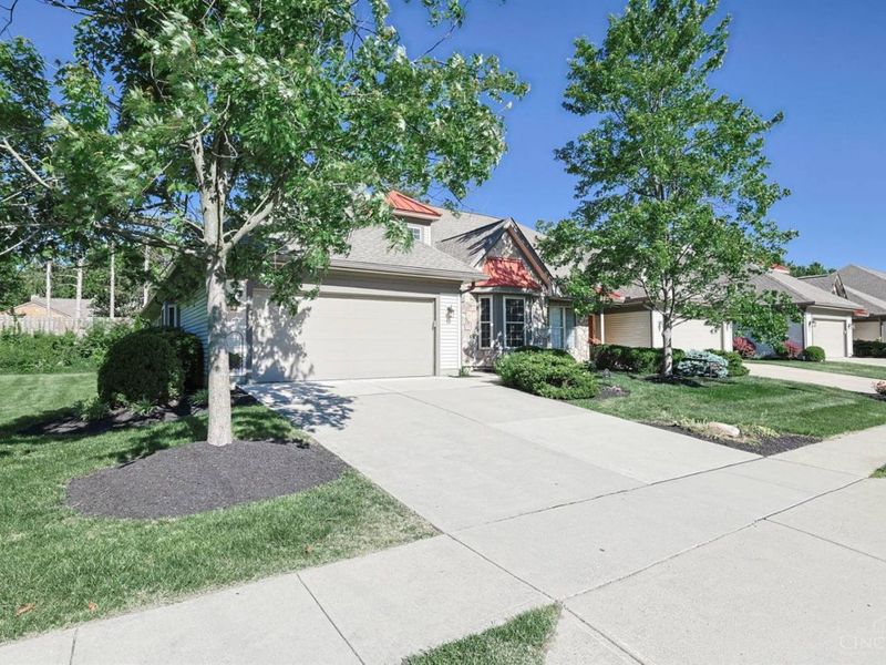 1701 Harmon Drive, Wyoming, OH 45215 Photo 2
