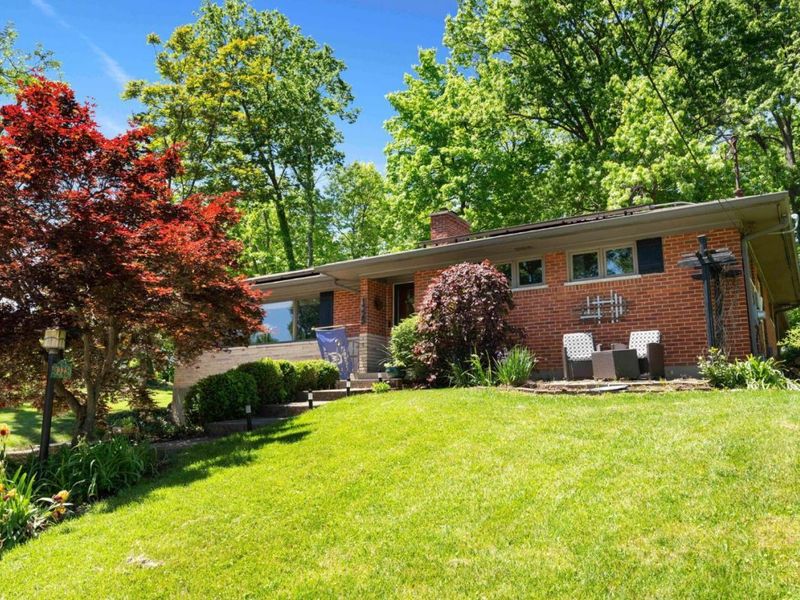 1325 Holman View Drive, Wyoming, OH 45215 Photo 2