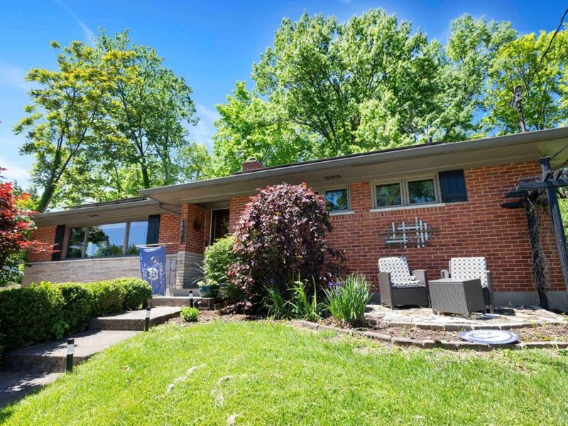 1325 Holman View Drive, Wyoming, OH 45215 Photo 3