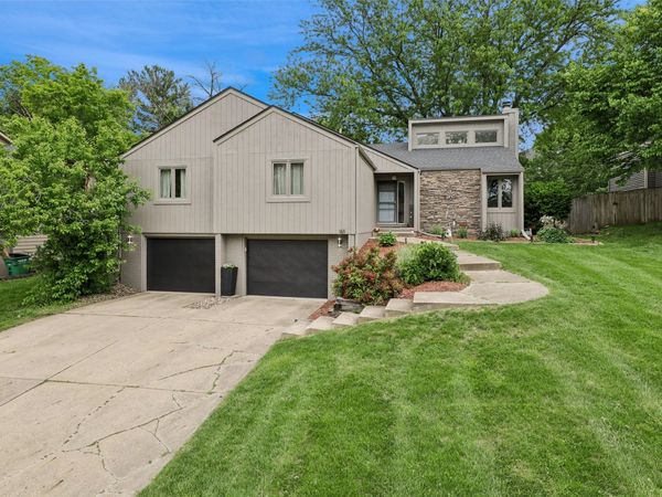 1611 NW 103rd Street, Clive, IA 50325