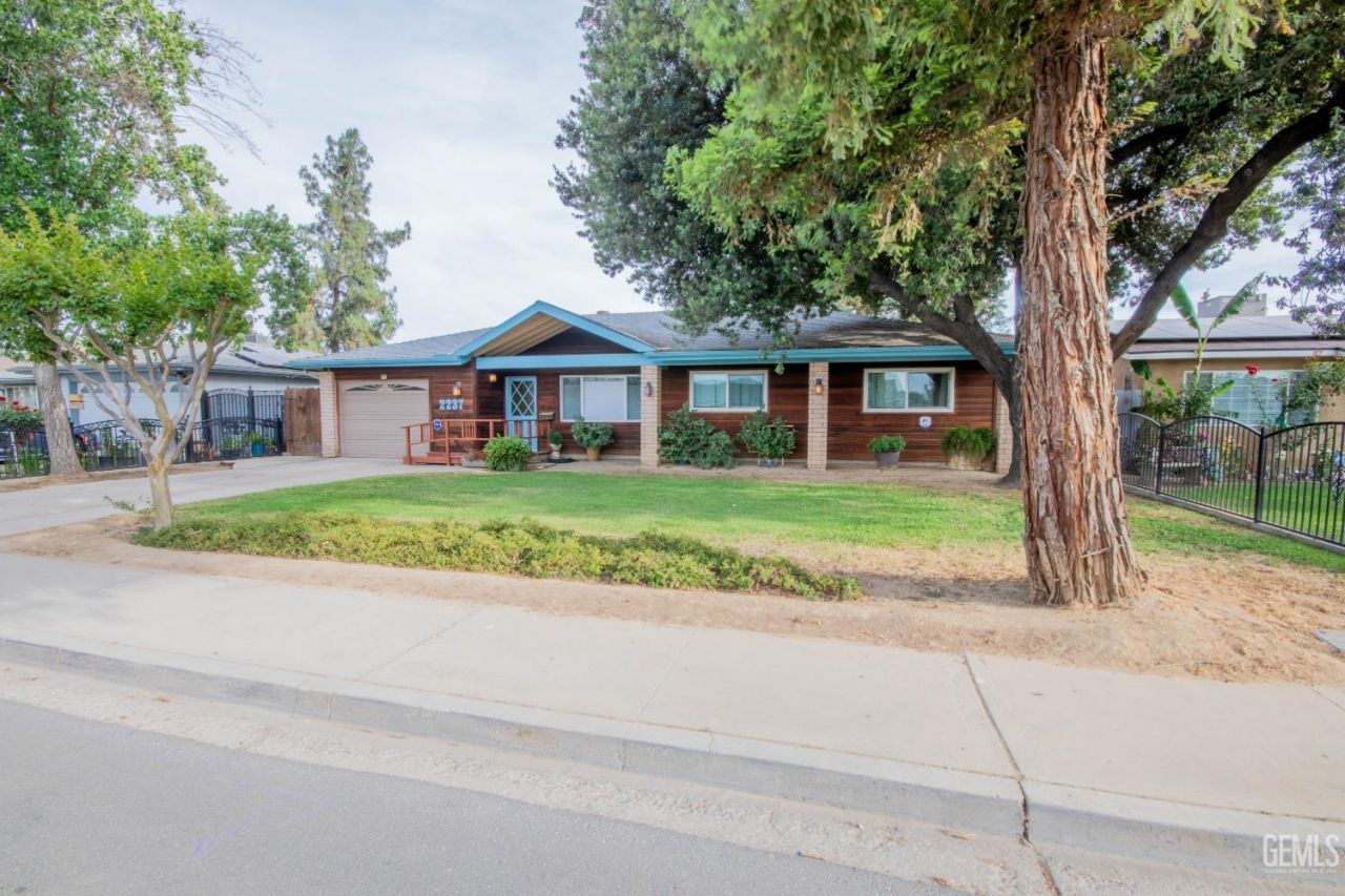2237 Poso Drive, Wasco, CA 93280 Main Photo