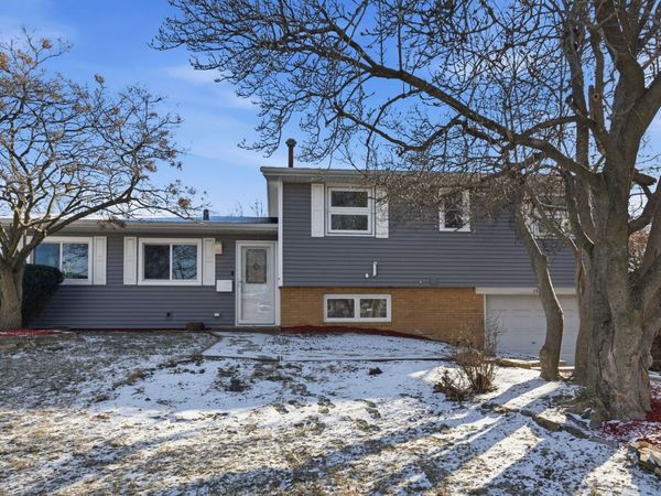 1519 Parklane Drive , Bettendorf, IA 52722