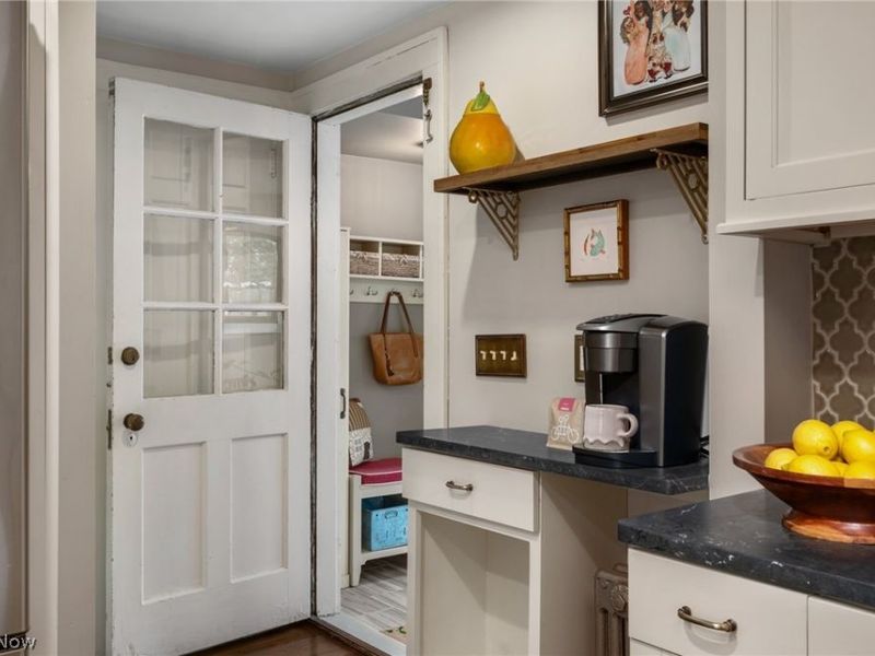16830 Holbrook Road, Shaker Heights, OH 44120 Photo 6