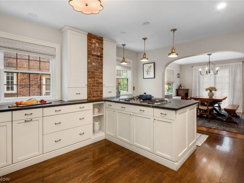 16830 Holbrook Road, Shaker Heights, OH 44120 Photo 8